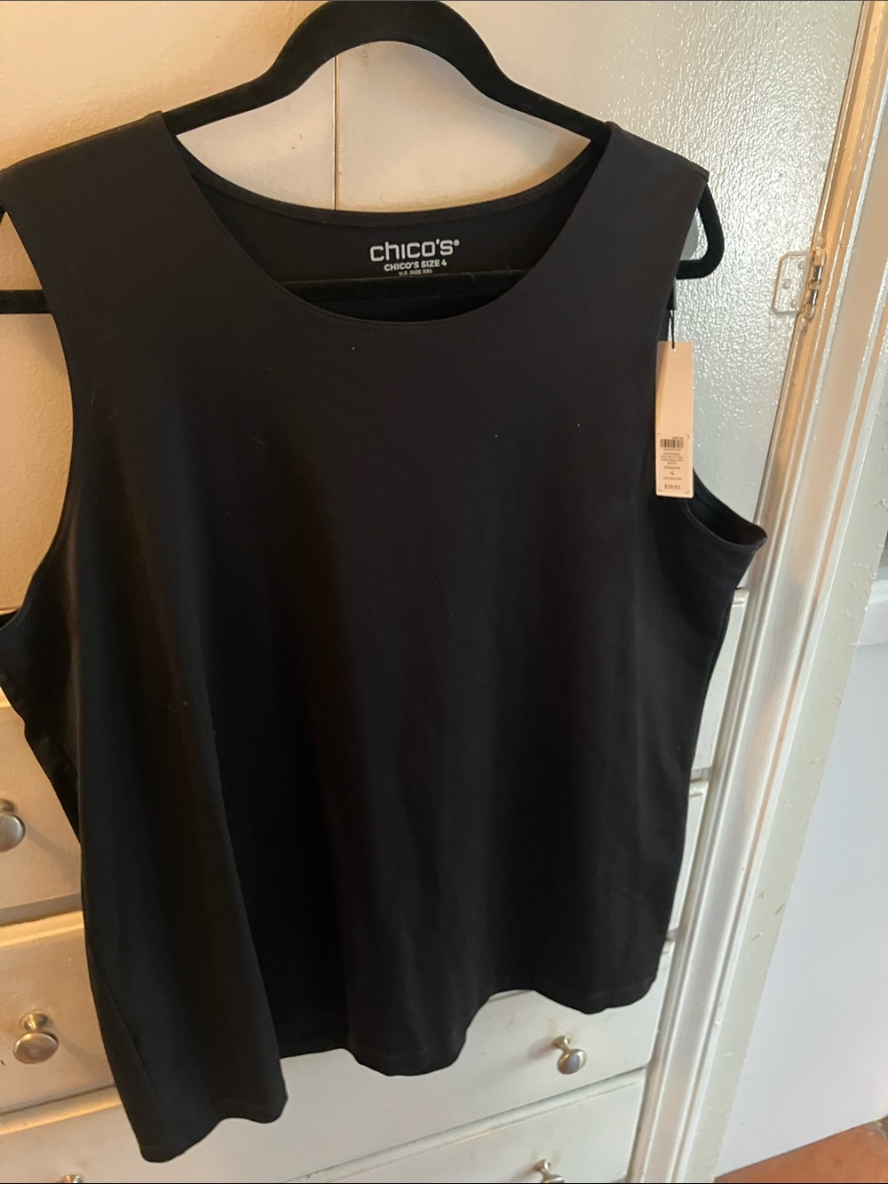 Chico's Black Sleeveless Scoop-Neck Tank